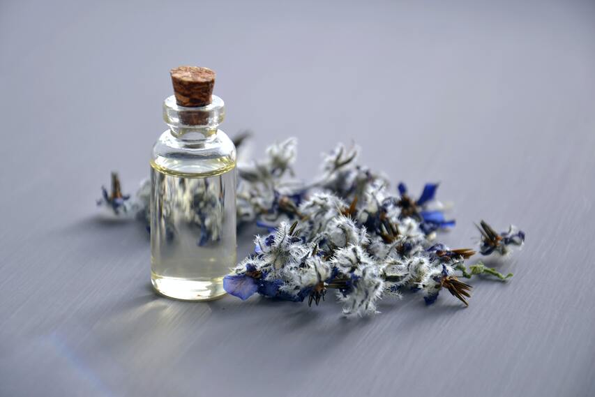 Essential oils to help healthy hair