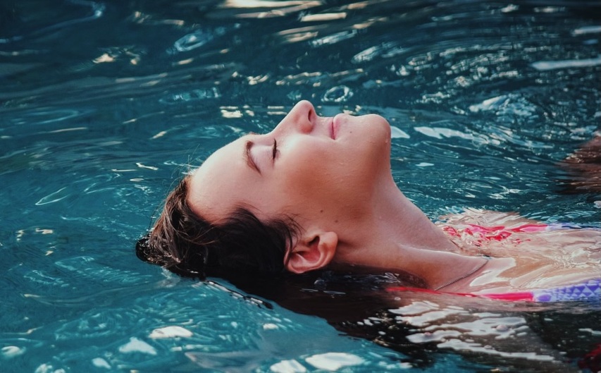 Is Chlorine in the Water Ruining Your Hair ?